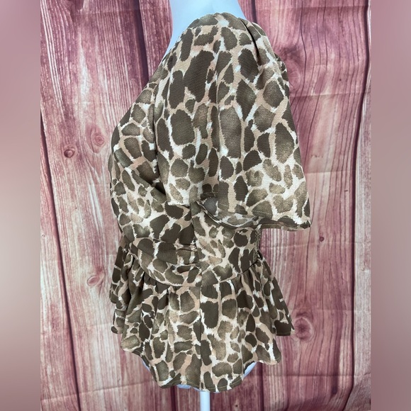 Sofia Jeans by Sofia Vergara V-neck flutter sleeve top animal print size M - Picture 4 of 15
